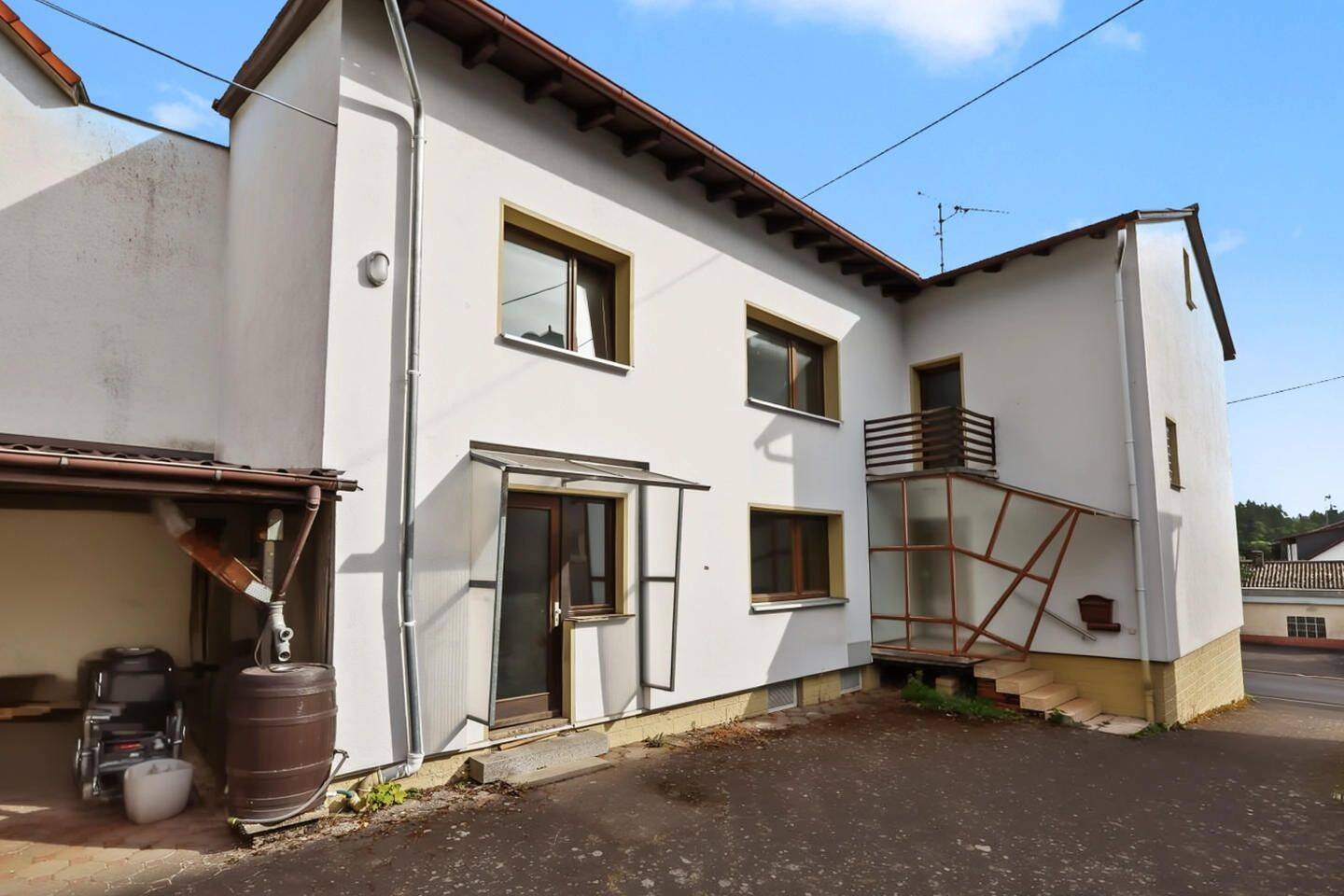 Taunusstein-Watzhahn: Einfamilienhaus mit viel Platz und Nebenflächen, 65232 Taunusstein