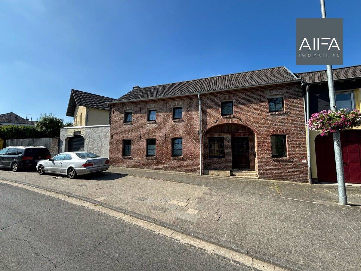 AllFa – Wohnen mit Einliegerwohnung & Pool in Hückelhoven-Ratheim!, 41836 Hückelhoven