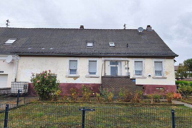 Schönes Einfamilienhaus mit eingezäuntem Garten in ruhiger Lage, 67753 Einöllen
