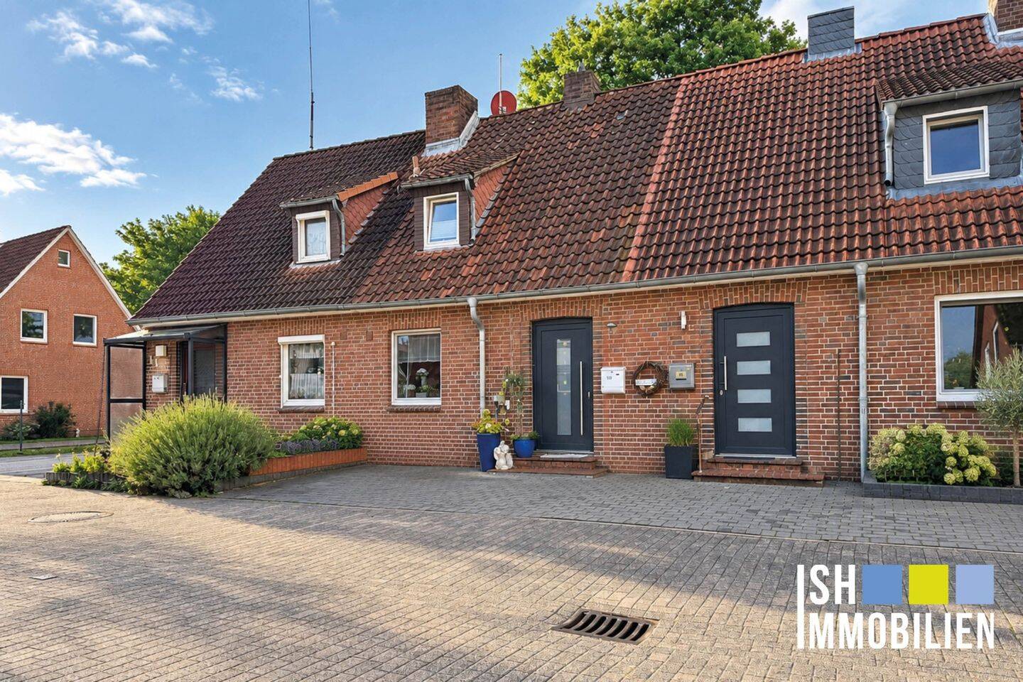 Gut vermietetes Mittelreihenhaus mit Kamin und Garten zu verkaufen!, 21680 Stade