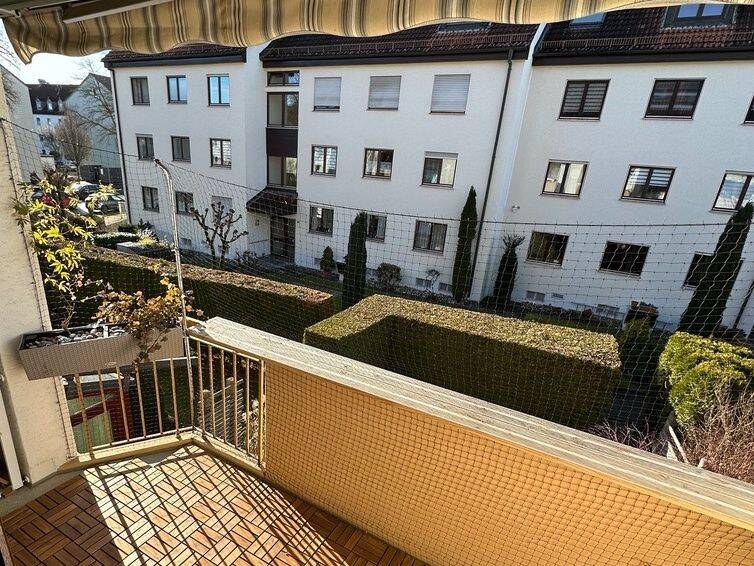 Sanierte 4-Zimmer-Wohnung für Familien: hell, warm, mit Balkon, EBK und TG-Stellplatz, 86167 Augsburg (Lechhausen)