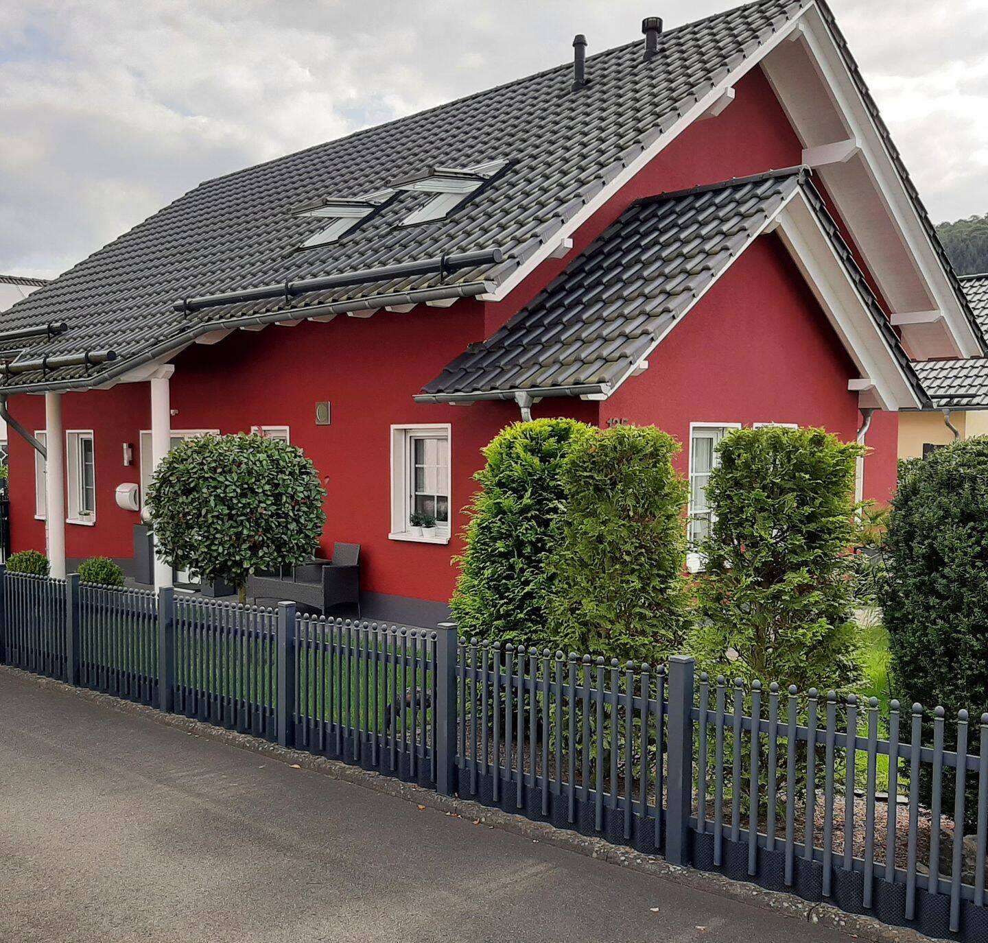 Top gepflegtes Einfamilienhaus mit PV-Anlage in bester Wohnlage von Haiger, 35708 Haiger