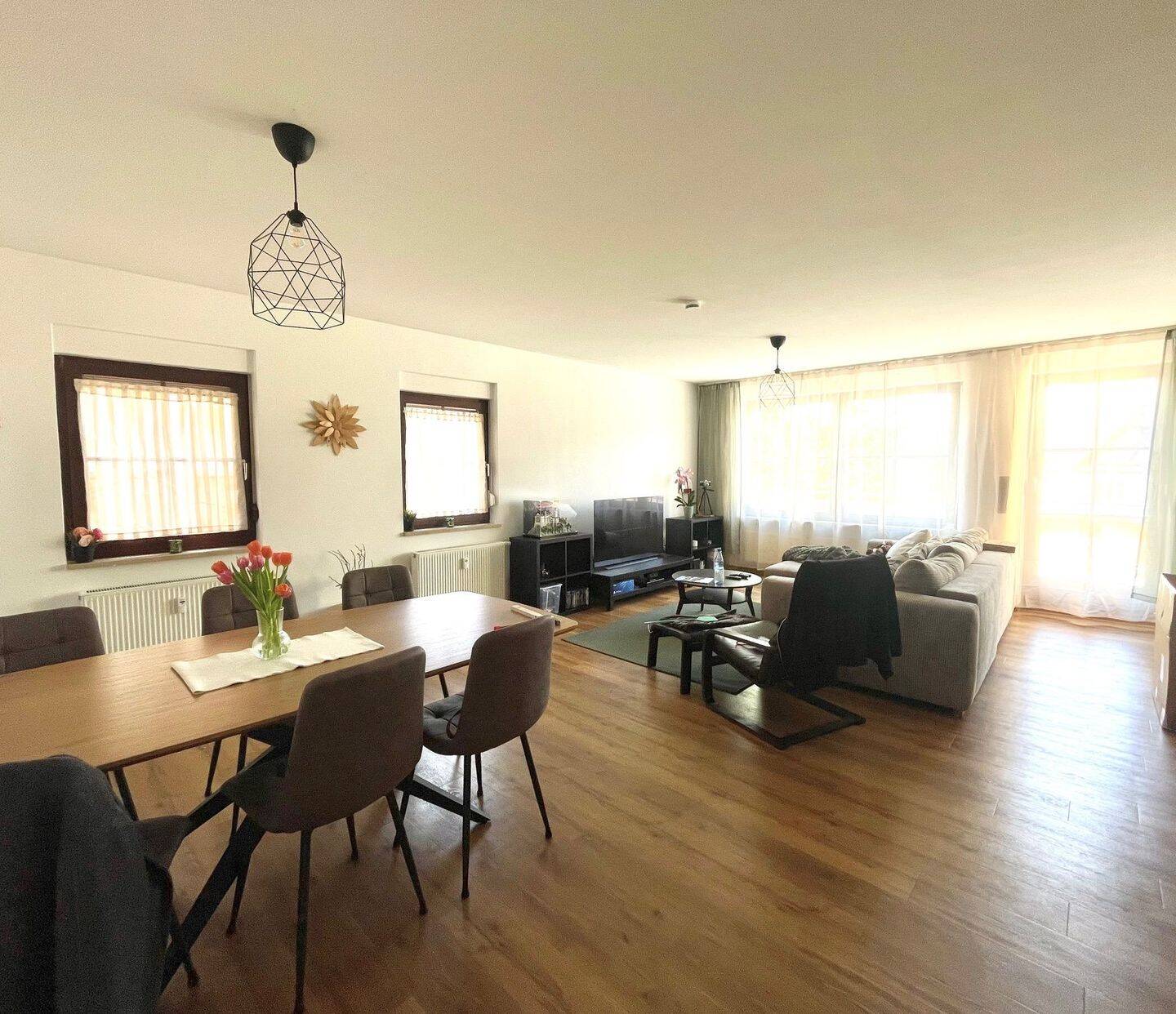 Großzügige 2,5 Zi.-Altbau-Wohnung mit 89m² Wohnfläche und großem Balkon mitten in der Ellwanger Innenstadt, 73479 Ellwangen (Jagst)