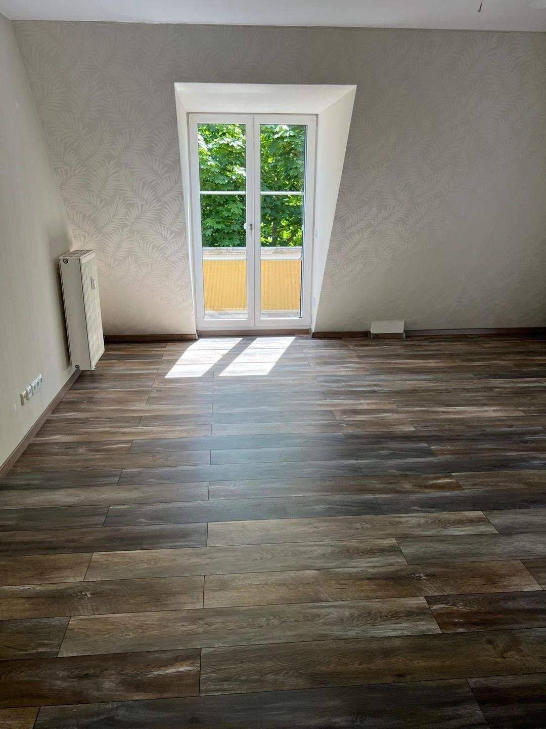 Idyllisch gelegene 2 Zimmer Wohnung mit Balkon *Wannenbad mit Toilette *Küche mit bodentiefen Fenster *Laminat / Fliesen *Keller, 3051 Cottbus (Gallinchen Groß Gaglow Kahren Kiekebusch)