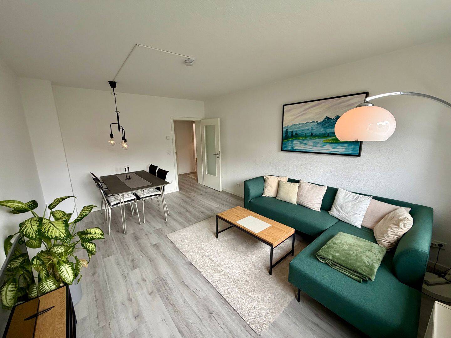 Mitten im Grünen, nah am Stadtleben: Kernsanierte 3-Zimmer-Erdgeschosswohnung mit Balkon & direktem Gartenzugang, 44867 Bochum (Höntrop Leithe Sevinghausen Wattenscheid Westenfeld)