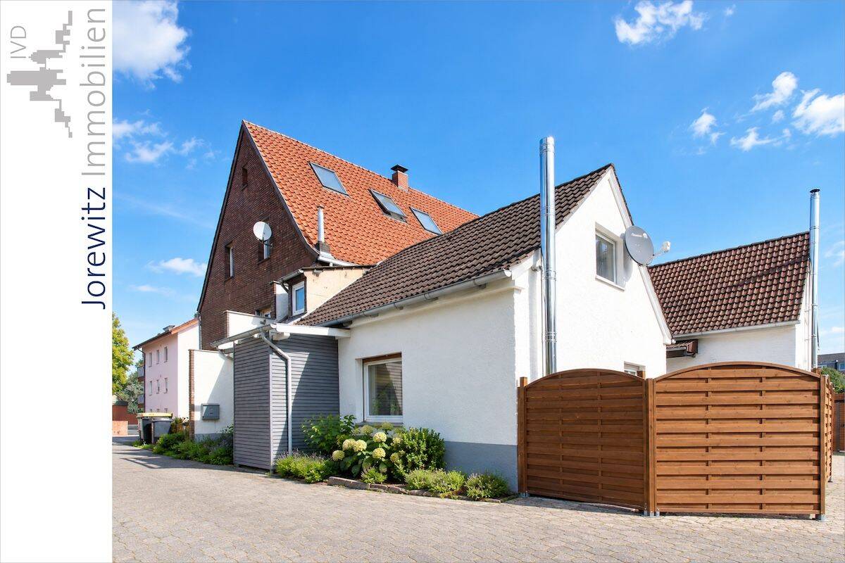 Bi-City, Nähe Radrennbahn (Wohnen auf Zeit) – 3 Zimmer-Maisonette-Wohnung mit EBK, Terrasse, Carport, 33607 Bielefeld (Innenstadt)