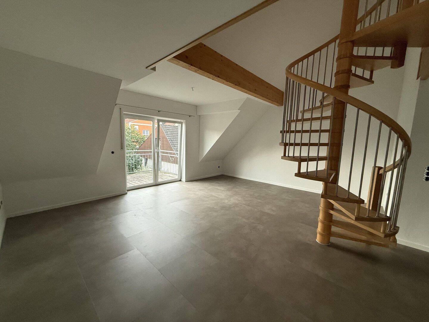 Helle Galeriewohnung mit Balkon und Blick ins Grüne in Steinweg, 93059 Regensburg
