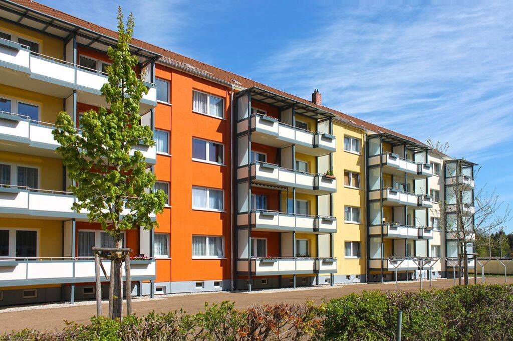 2-Raum-Wohnung mit großem Balkon, tollem Ausblick und Wanne in Debschwitz, 7548 Gera