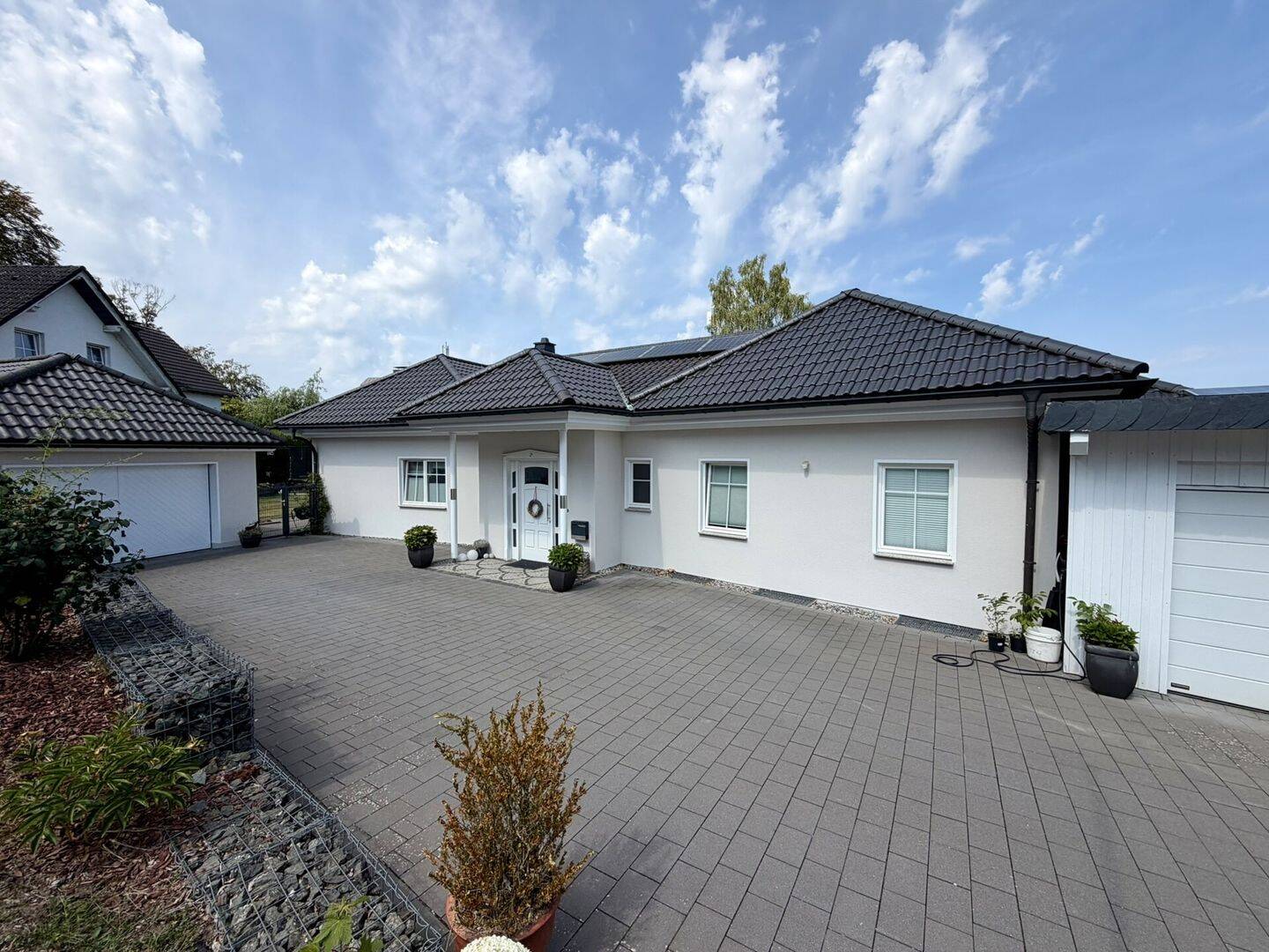 Stadtvilla mit schönem Garten und Außenpool in ruhiger Lage in Brilon, 59929 Brilon