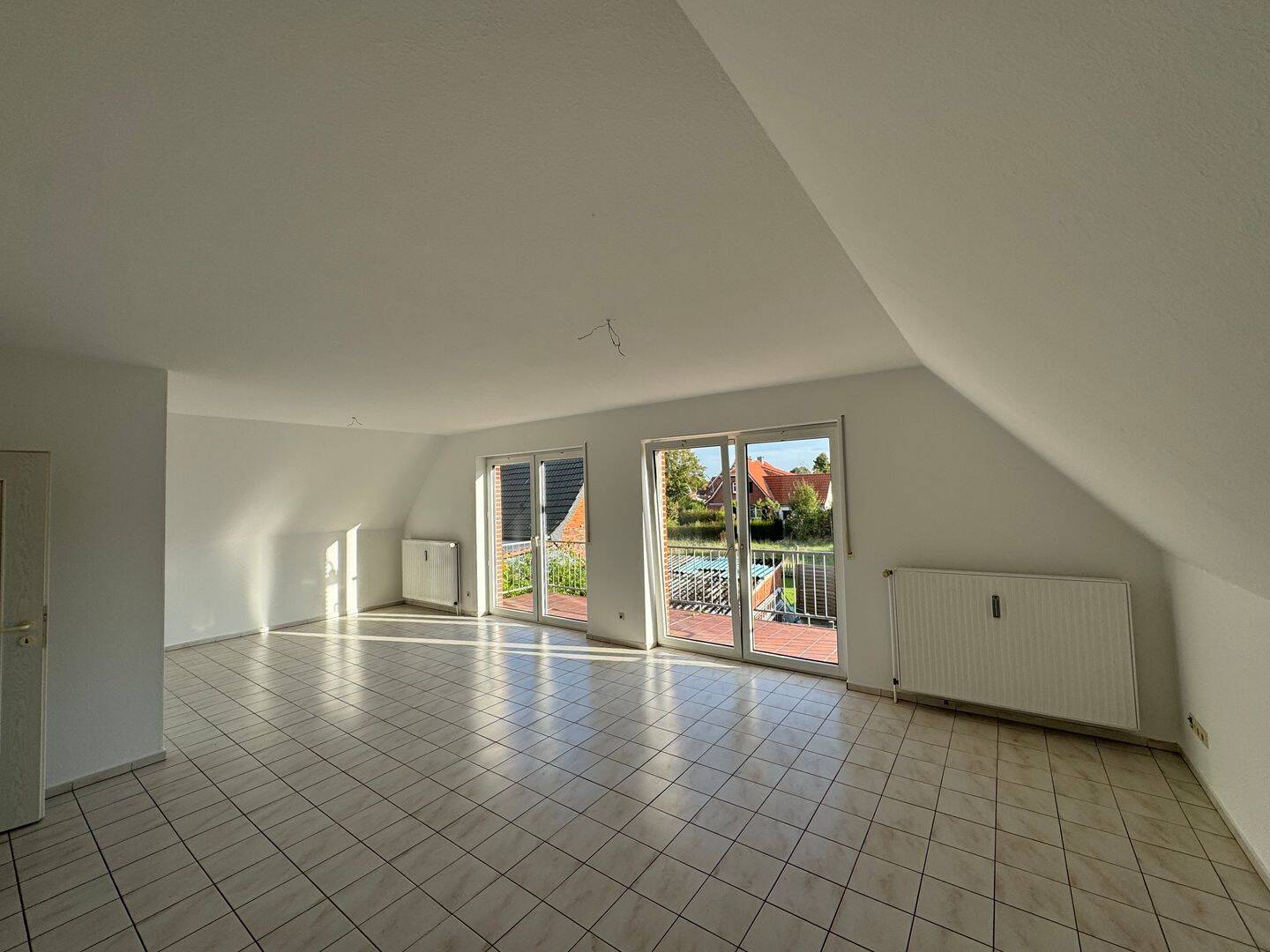 Helle 90 m² Oberwohnung mit Balkon in Lingen/Holtausen-Biene, 49808 Lingen (Ems)