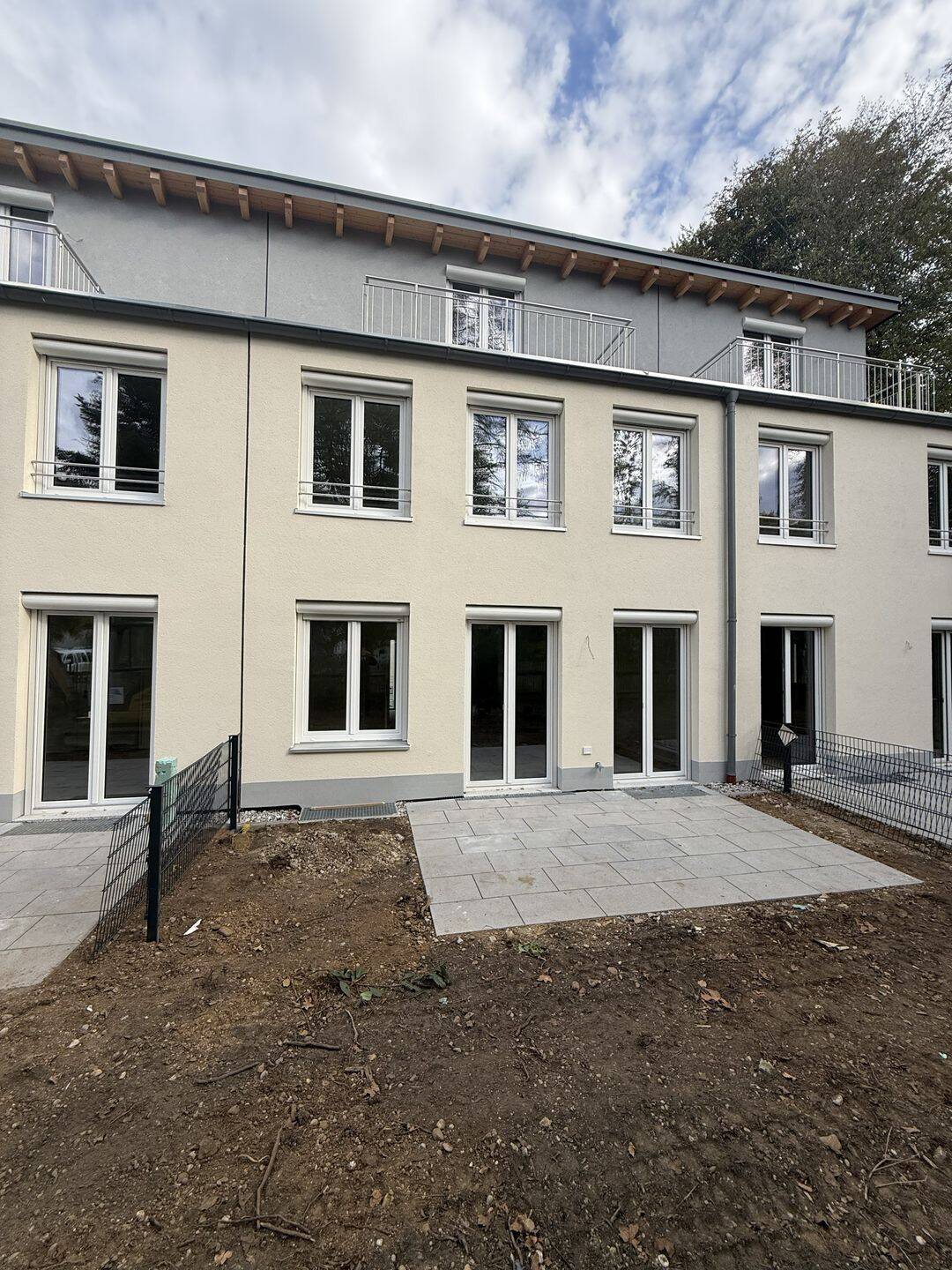 Modernes Reihenhaus in Großhadern mit Wärmepumpe und Atelier, 81377 München (Hadern Sendling-Westpark)