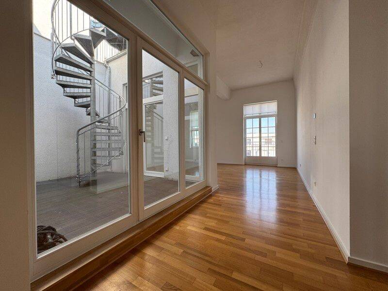 Hoch hinaus zum kleinen Preis: 4-Zimmer-Dachgeschosswohnung mit EBK, Balkon und Dachterrasse, 4103 Leipzig (Zentrum Zentrum-Ost Zentrum-Südost)