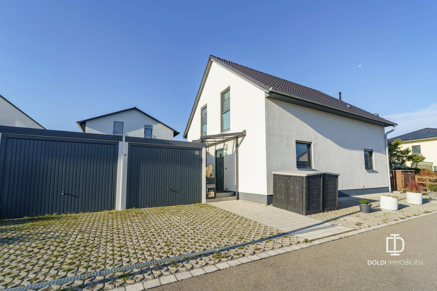 Modern ausgestattet, bereit zum Einziehen – neuwertiges Einfamilienhaus mit Doppelgarage & Garten, 86666 Burgheim