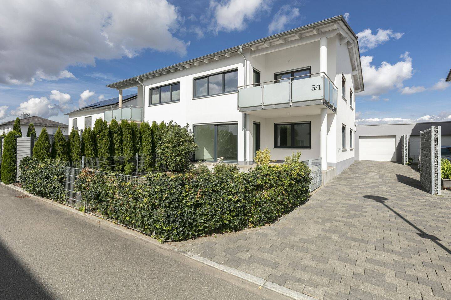Modernes Zuhause mit luftiger Architektur und schönem Garten, 88477 Schwendi