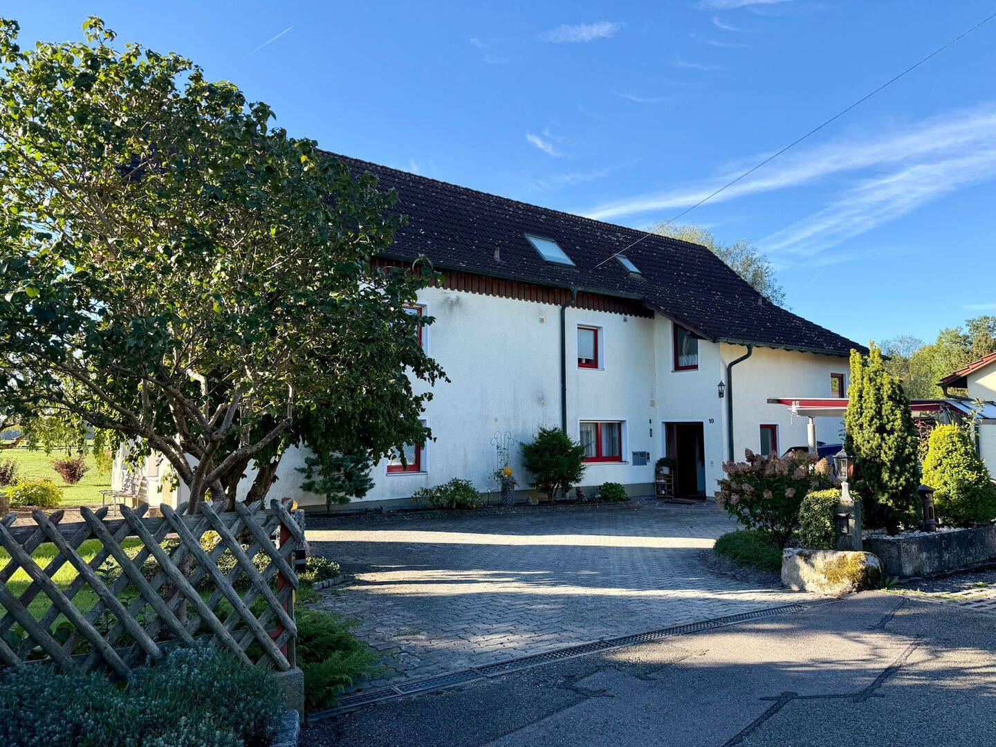 Großzügige 5 Zi.-Wohnung mit Einbauküche, Terrasse, Garten und Garage sowie herrlicher Aussicht, 73489 Jagstzell