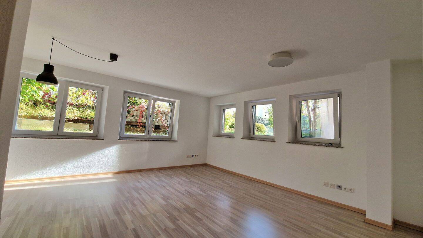 Sehr helle, modernisierte 3-Zimmer-Wohnung in Stuttgart-Möhringen, 70567 Stuttgart (Möhringen)