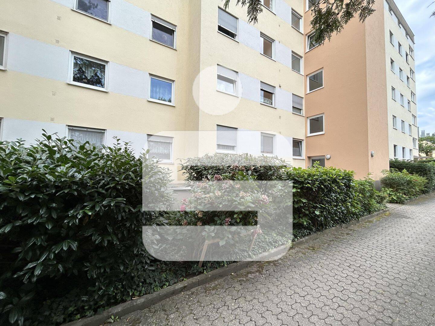 3-Zi.-ETW mit Balkon in ER-Büchenbach…bezugsfrei mit individuellem Gestaltungspotenzial, 91056 Erlangen