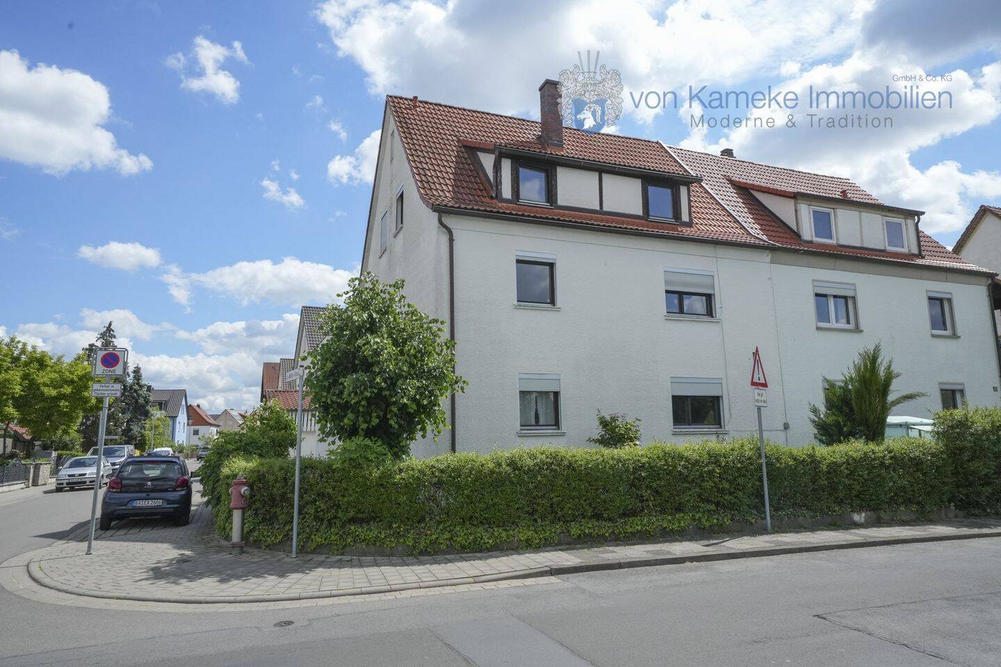 Doppelhaushälfte mit 3 Wohnungen und Garage – Sanierungsobjekt mit Potenzial in Hallstadt, 96103 Hallstadt