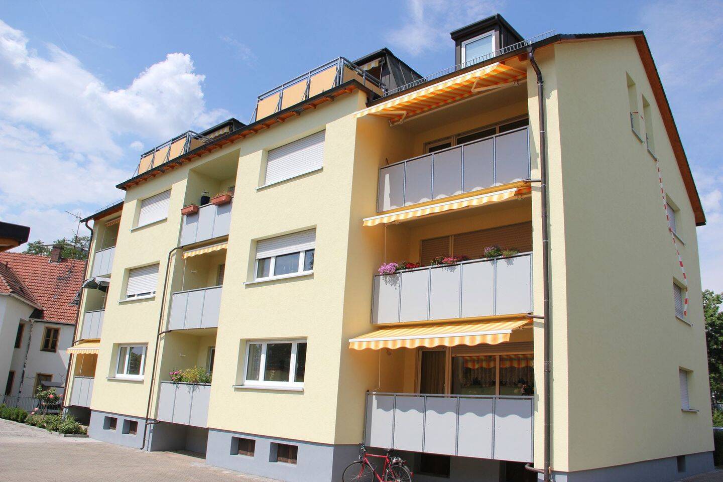 Renovierte große und helle 3 – Zimmer Wohnung in zentraler Lage von Sieglitzhof!, 91054 Erlangen (Burgberg Erlangen-Nord Erlangen-Ost Innenstadt Sieglitzhof)
