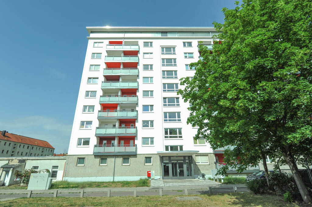 Komfortable 2-Raum Wohnung mit Aufzug und 2 Balkonen!, 6130 Halle (Saale) (Ammendorf-Beesen Damaschkestraße Dieselstraße Südstadt)