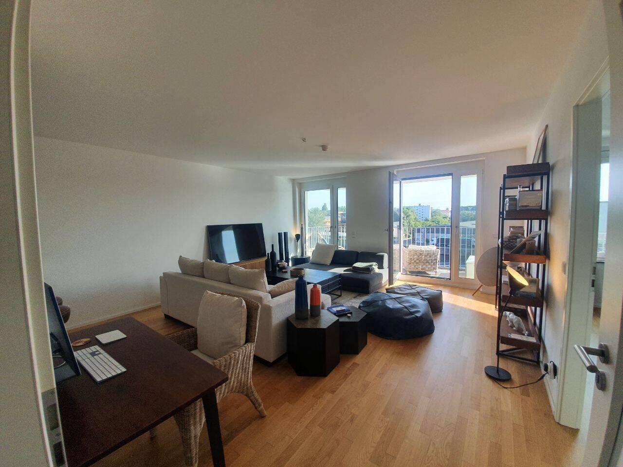 Fantastic beautifully furnished 1 bedroom apartment with unique view on the Spree, 10243 Berlin (Friedrichshain-Kreuzberg Friedrichshain)