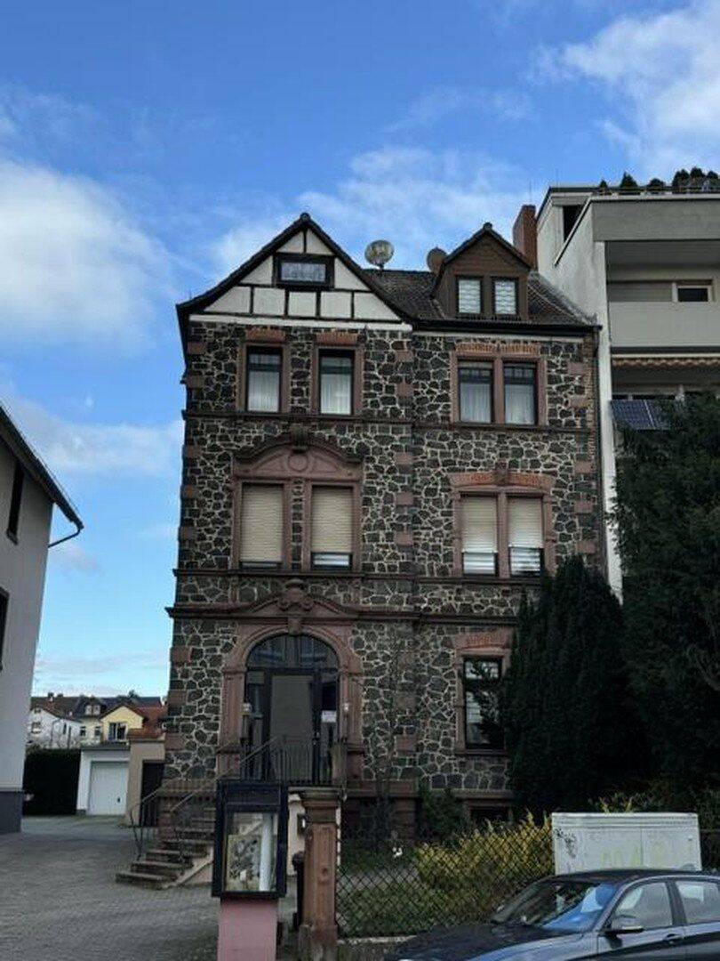 Dachgeschosswohnung 2 Zimmer, Küche, Bad in Hanau in Innenstadtnähe zu vermieten, 63452 Hanau (Hanau)