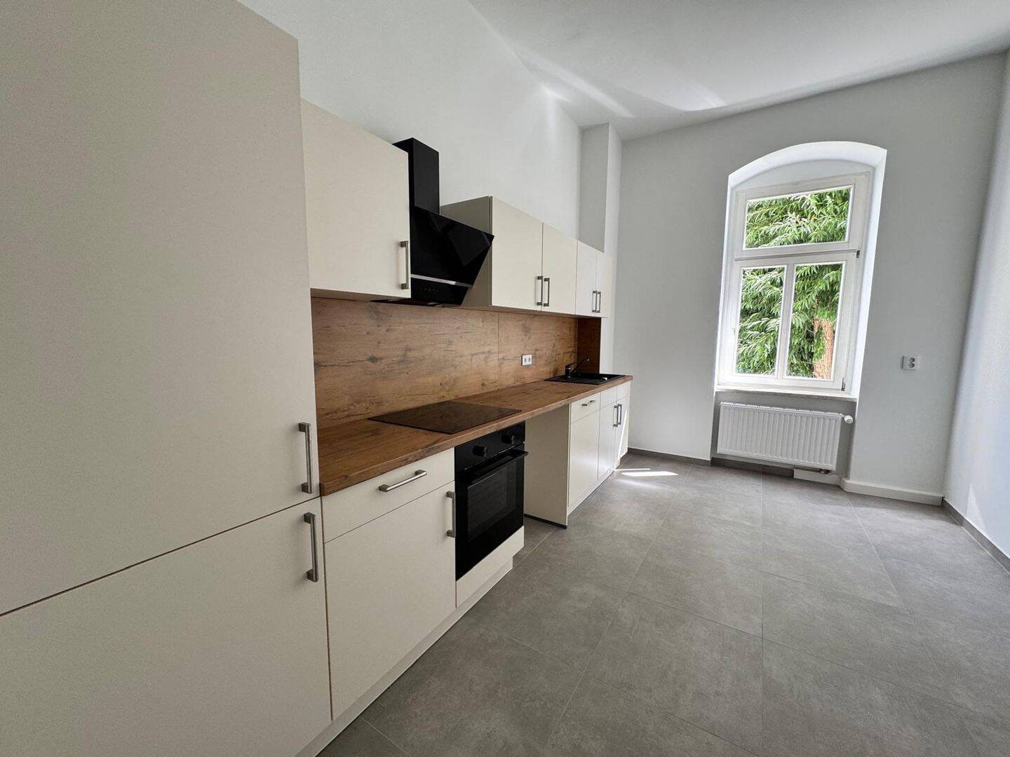 Erstbezug nach Sanierung inkl. neuer Einbauküche!, 1159 Dresden