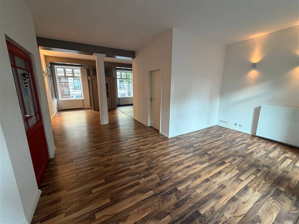 Wohnen im Baudenkmal: Außergewöhnliche Erdgeschosswohnung mit Terrasse und Einbauküche – sofort frei!, 90762 Fürth (Innenstadt)