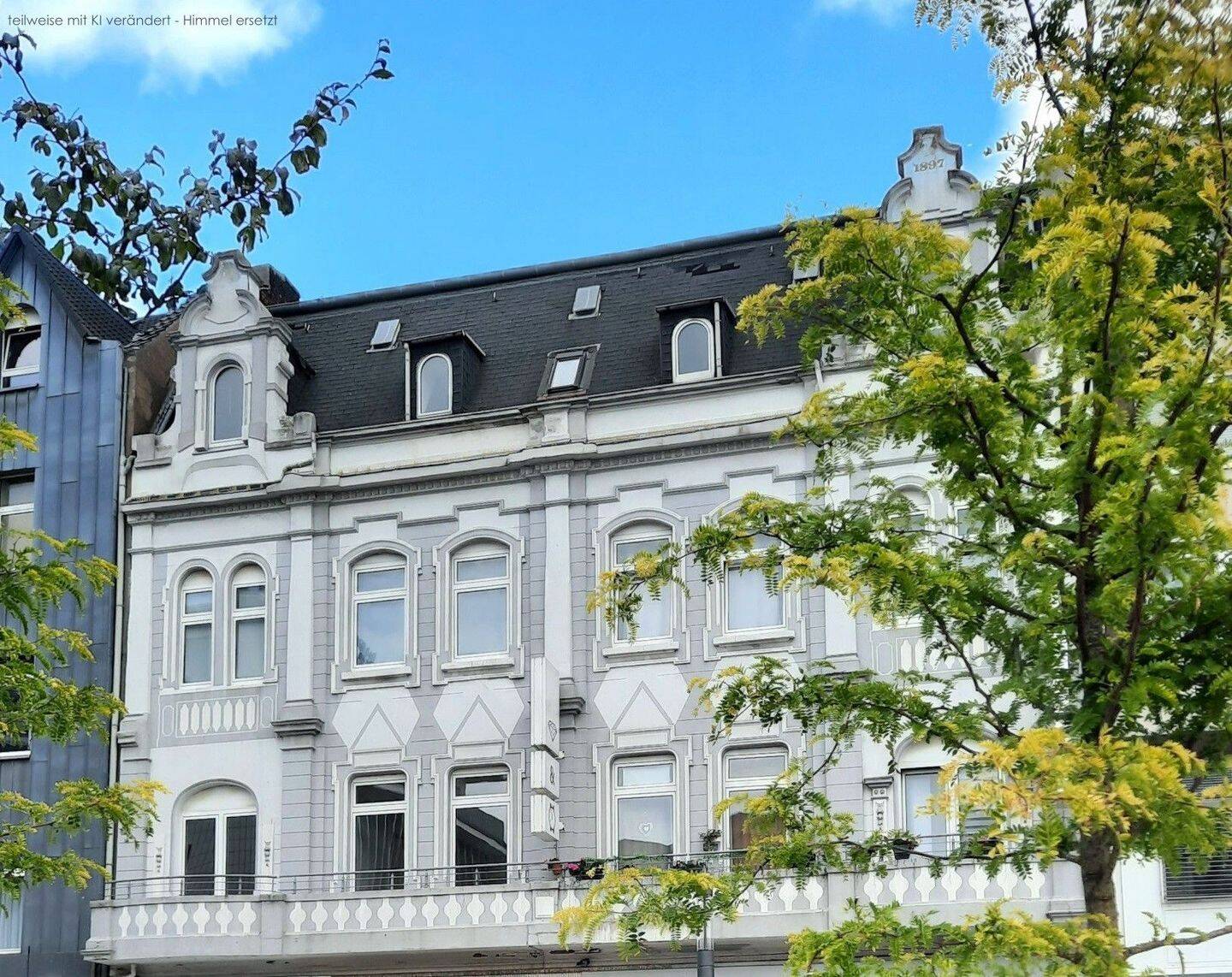 Ideal Zentral! Große Wohnung mit charmanten Stuckelementen und Balkon, 44623 Herne (Baukau-Ost Herne-Mitte Herne-Süd)