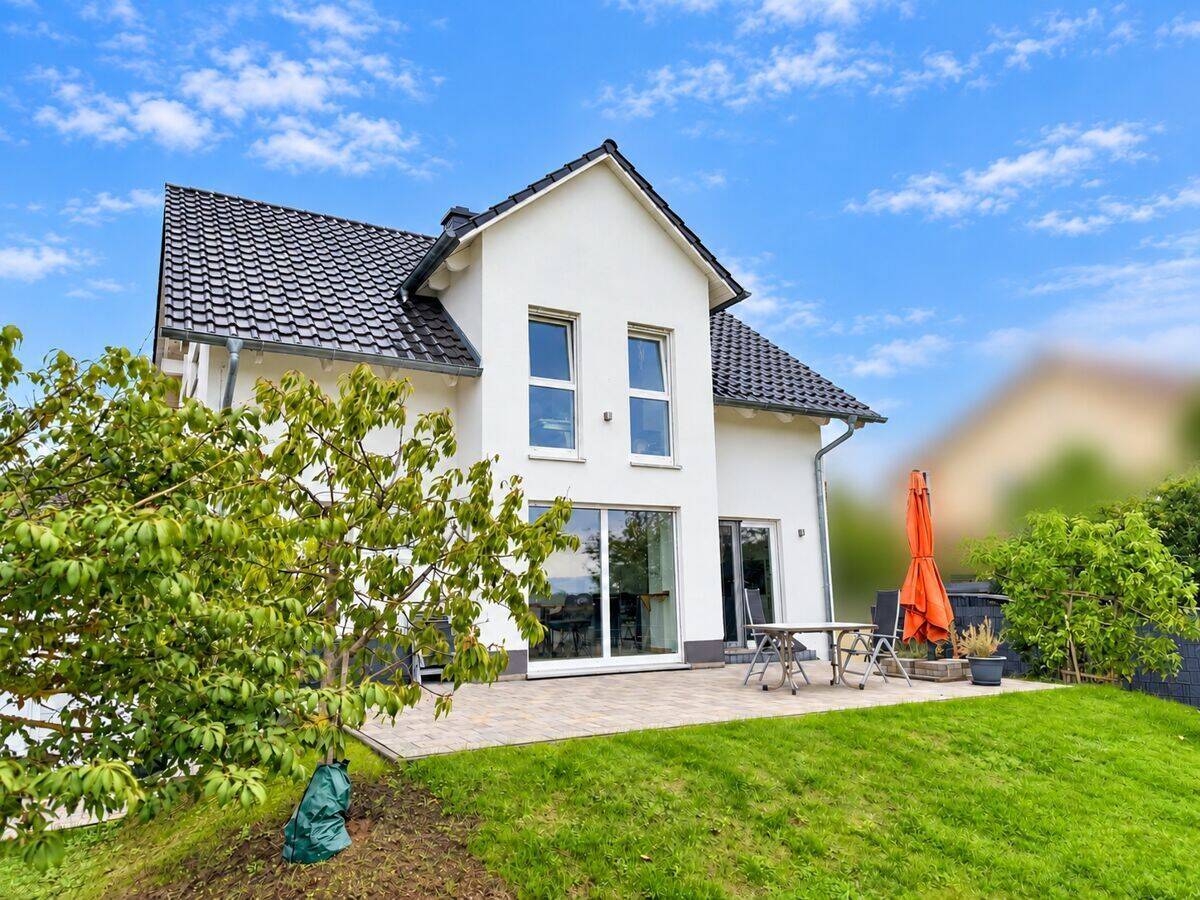 Freistehendes Einfamilienhaus Familientraum am Feldrand Wärmepumpe, Einbauküche, PV-Anlage, Garage, 64832 Babenhausen