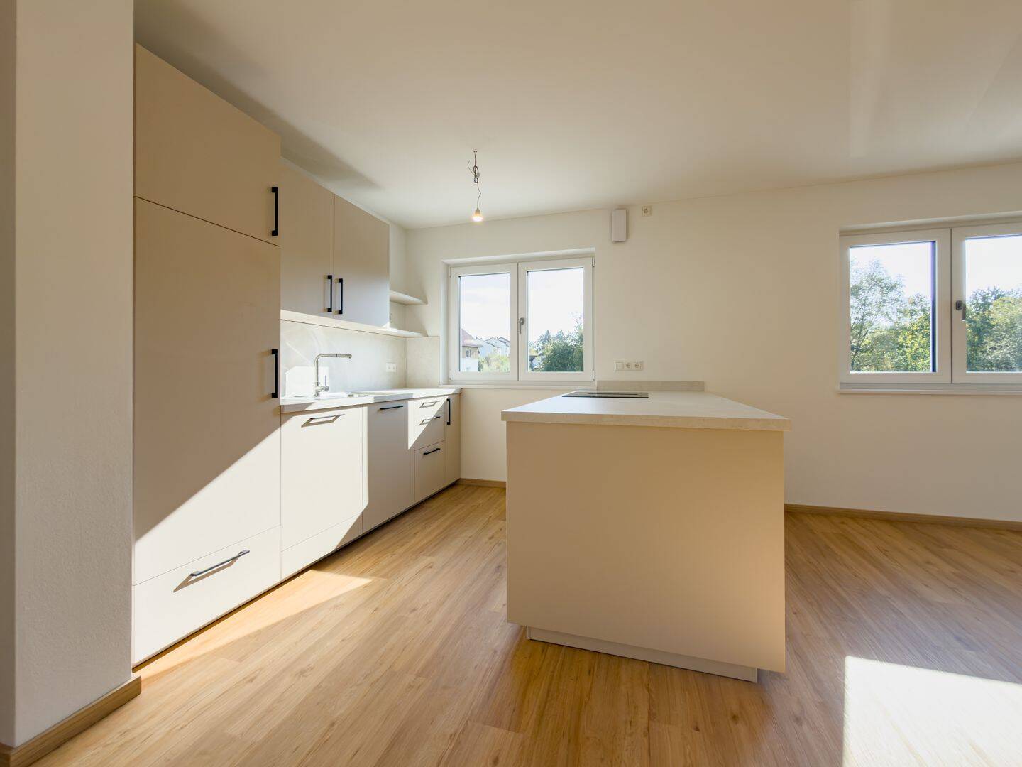 Wohnen auf hohem Niveau – Neubau mit Balkon und viel Komfort!, 94051 Hauzenberg