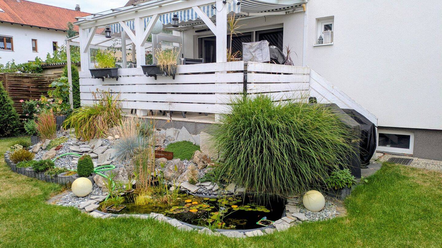 Gepflegte Doppelhaushälfte mit sonnigem Garten & großer Garage in Straubing-Süd, 94315 Straubing