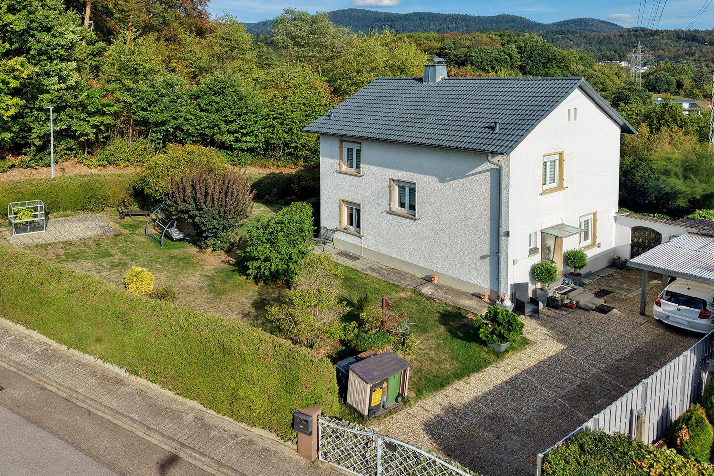 Gepflegtes Einfamilienhaus in erhöhter Lage mit unverbaubarem Panoramablick in den Schwarzwald, 76571 Gaggenau