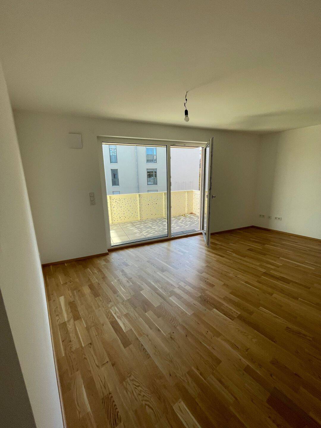 2-Zimmer mit Balkon + EBK + Tiefgarage, 90547 Stein