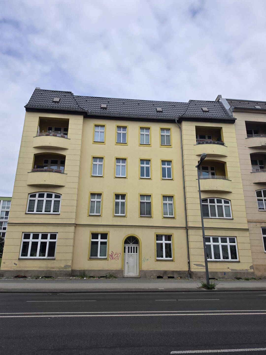 Helle, großzügige 3 Raum Wohnung, Küche, Bad mit Badewanne, Balkon, Stellplatz, 15232 Frankfurt (Oder) (Frankfurt)