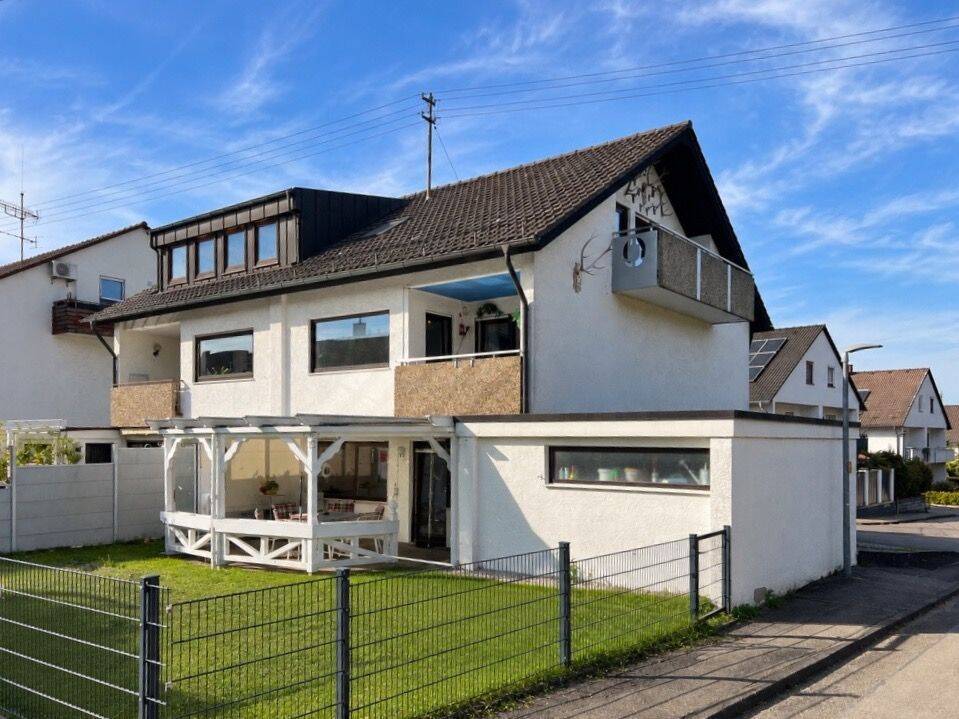 Viel Platz für Ihre Wohnideen – Doppelhaushälfte mit Garten, Garage und Potenzial in Löchgau, 74369 Löchgau
