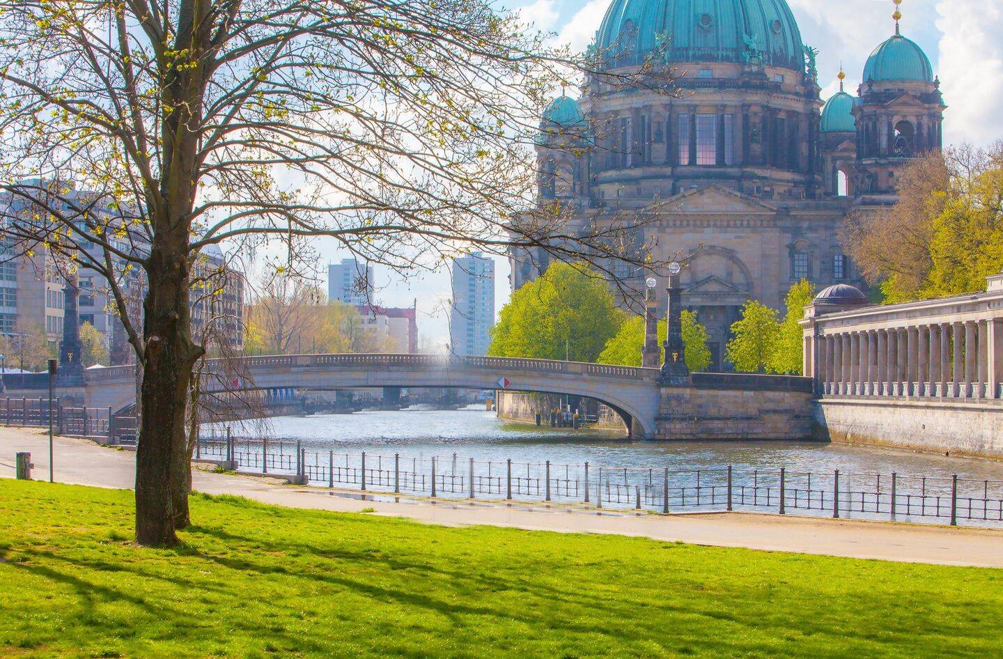 2 Zi-Whg gg der Museumsinsel mit Balkon Concierge EBK Aufzug u. TG (6.8), 10178 Berlin (Mitte)