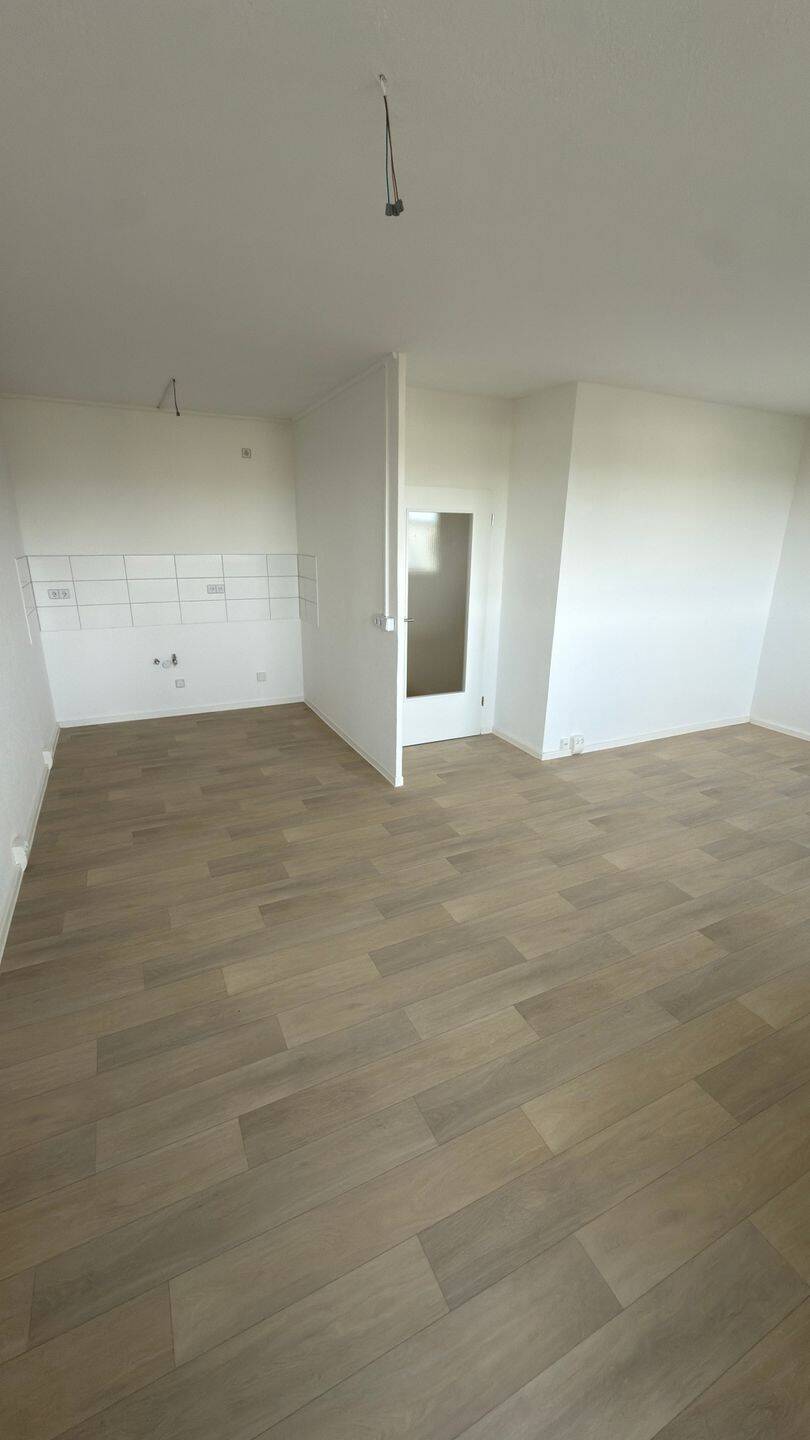 Malerisch begabt? 3-Zimmer Wohnung sucht kreative Hände, 99087 Erfurt (Hohenwinden Roter Berg)