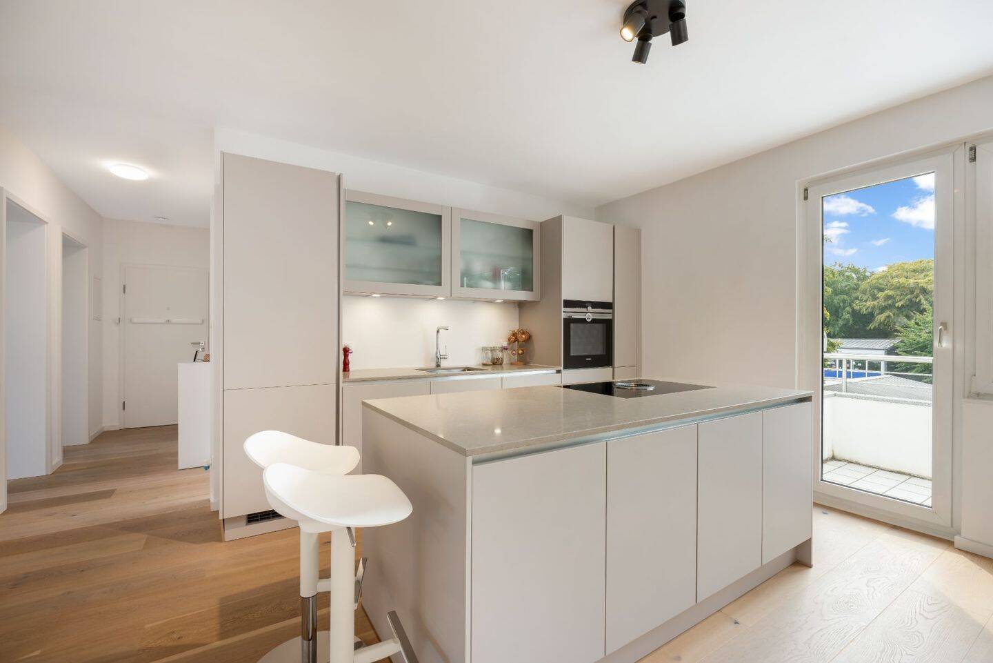 Stilvolle Wohnung in Düsseltal mit zwei Balkonen und hochwertiger Küche, 40237 Düsseldorf (Düsseltal Flingern Nord Mörsenbroich)