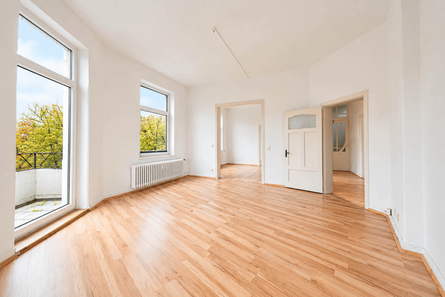 Großzügige 4-Zimmer-Altbauwohnung mit Balkon im Emder Behördenviertel, 26721 Emden (Barenburg Conrebbersweg Früchteburg Harsweg Stadtzentrum)