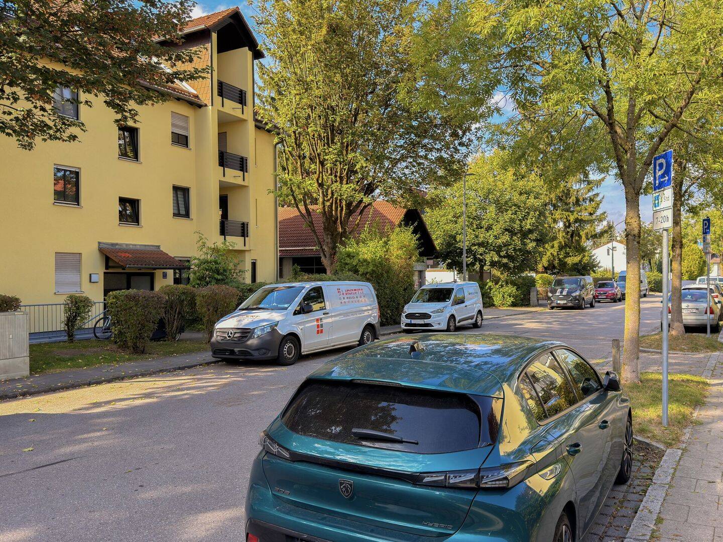 Erdgeschosswohnung mit großer Terrasse, 3 Schlafzimmern und Stellplatz in Ismaning, 85737 Ismaning