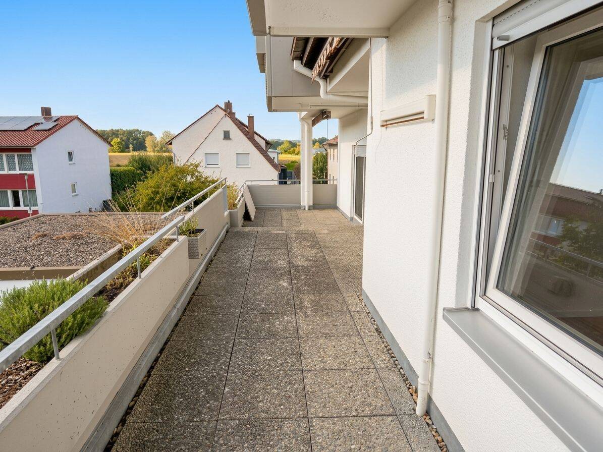 Großzügige Wohnung mit großem Südbalkon in ruhiger Lage von Finningen, 89233 Neu-Ulm