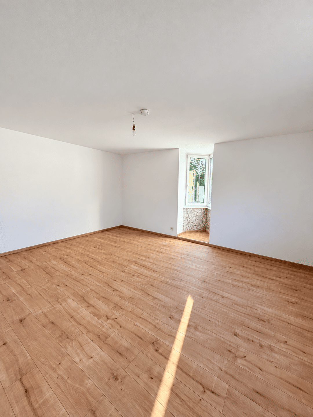 Wohlfühlen in Philippsburg: Schöne 2-Zimmer-Erdgeschosswohnung mit Balkon, 76661 Philippsburg