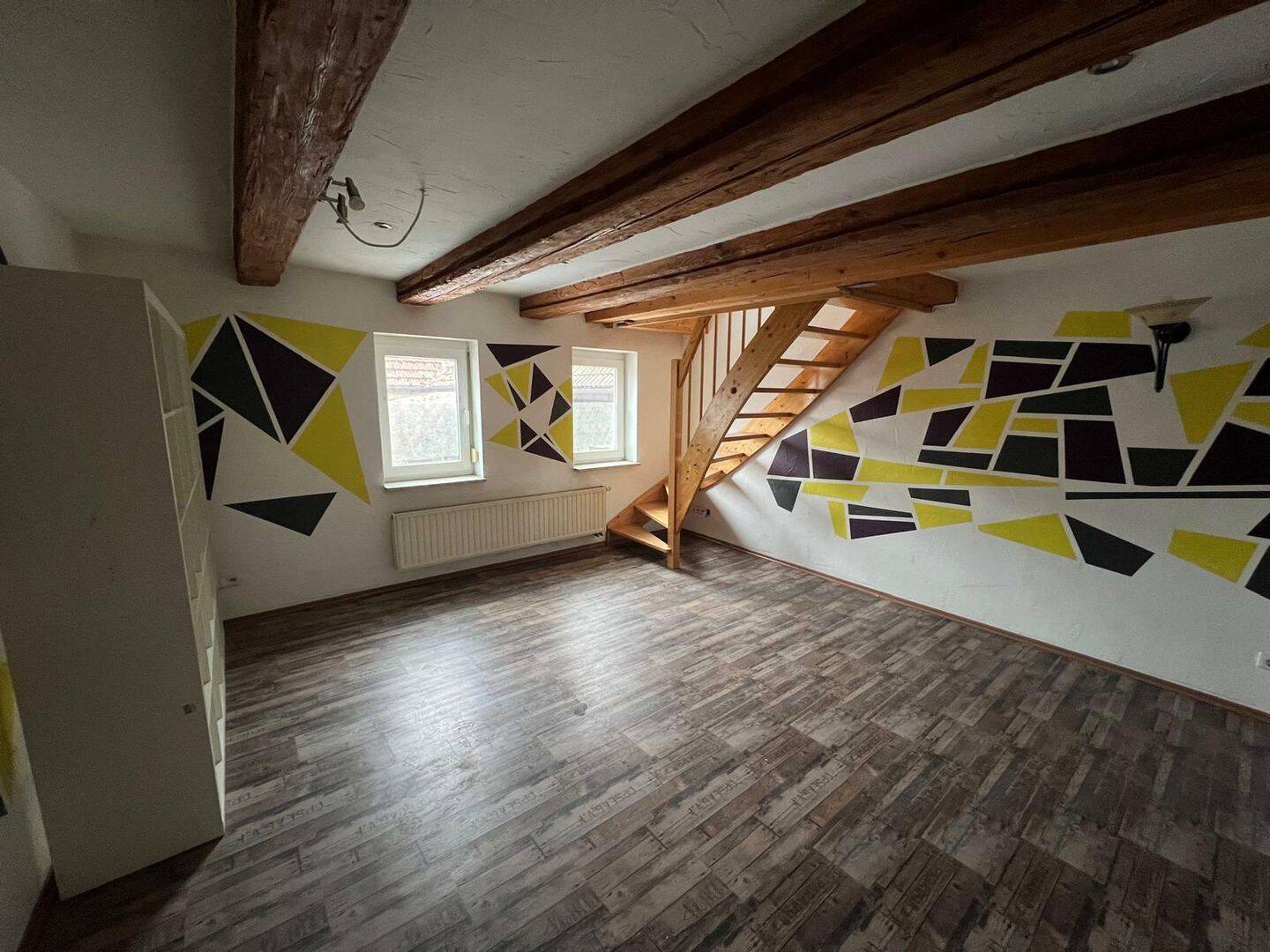 Viel Raum, viele Möglichkeiten – großzügiges 12-Zimmer-Haus mit attraktivem Entwicklungspotenzial, 74343 Sachsenheim