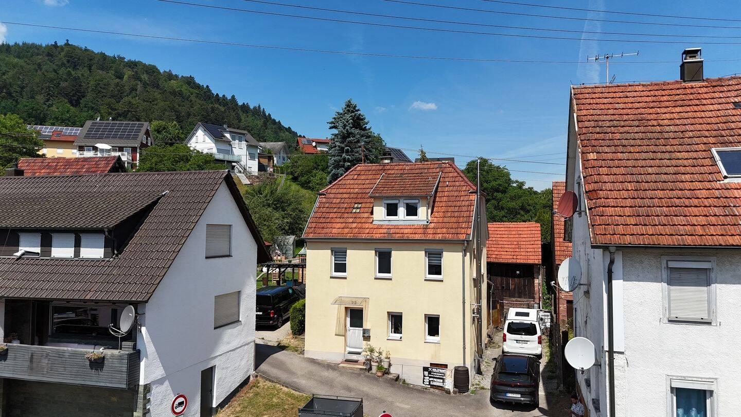 Die preiswerte Alternative zur Eigentumswohnung: Einfamilienhaus mit Garten in Unterreichenbach, 75399 Unterreichenbach