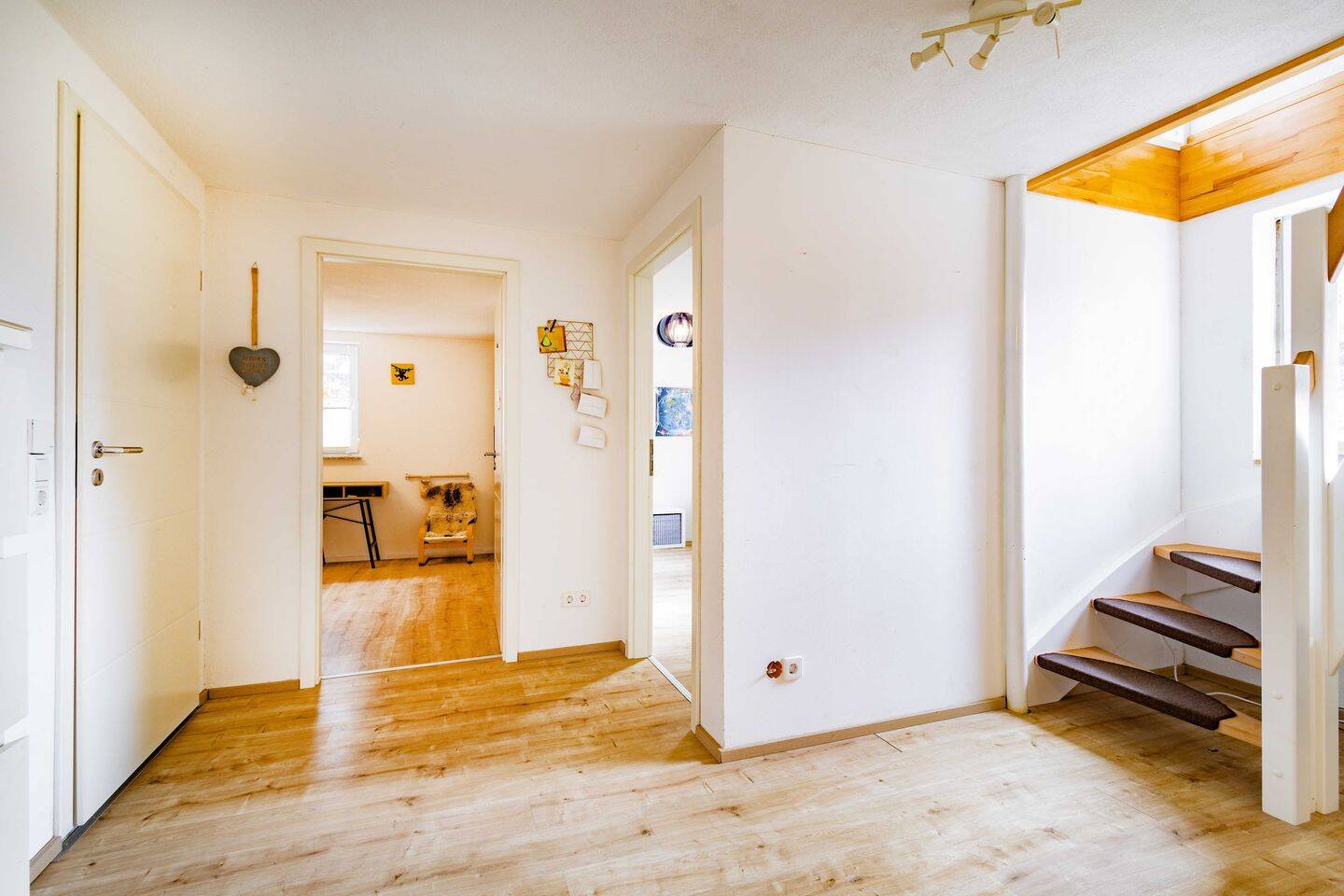 Lichtdurchflutete 2,5-Zimmer-Souterrainwohnung in Weisweil, 79367 Weisweil