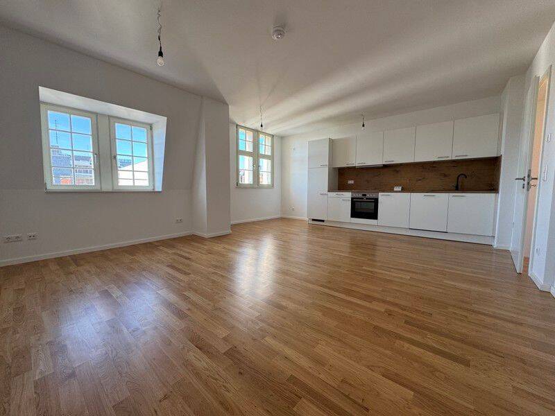 Preiswerte und interessante 2,5-Zimmer-Wohnung mit EBK im Zweitbezug!, 6108 Halle (Saale) (Altstadt Giebichenstein Innenstadt Paulusviertel Saaleaue)