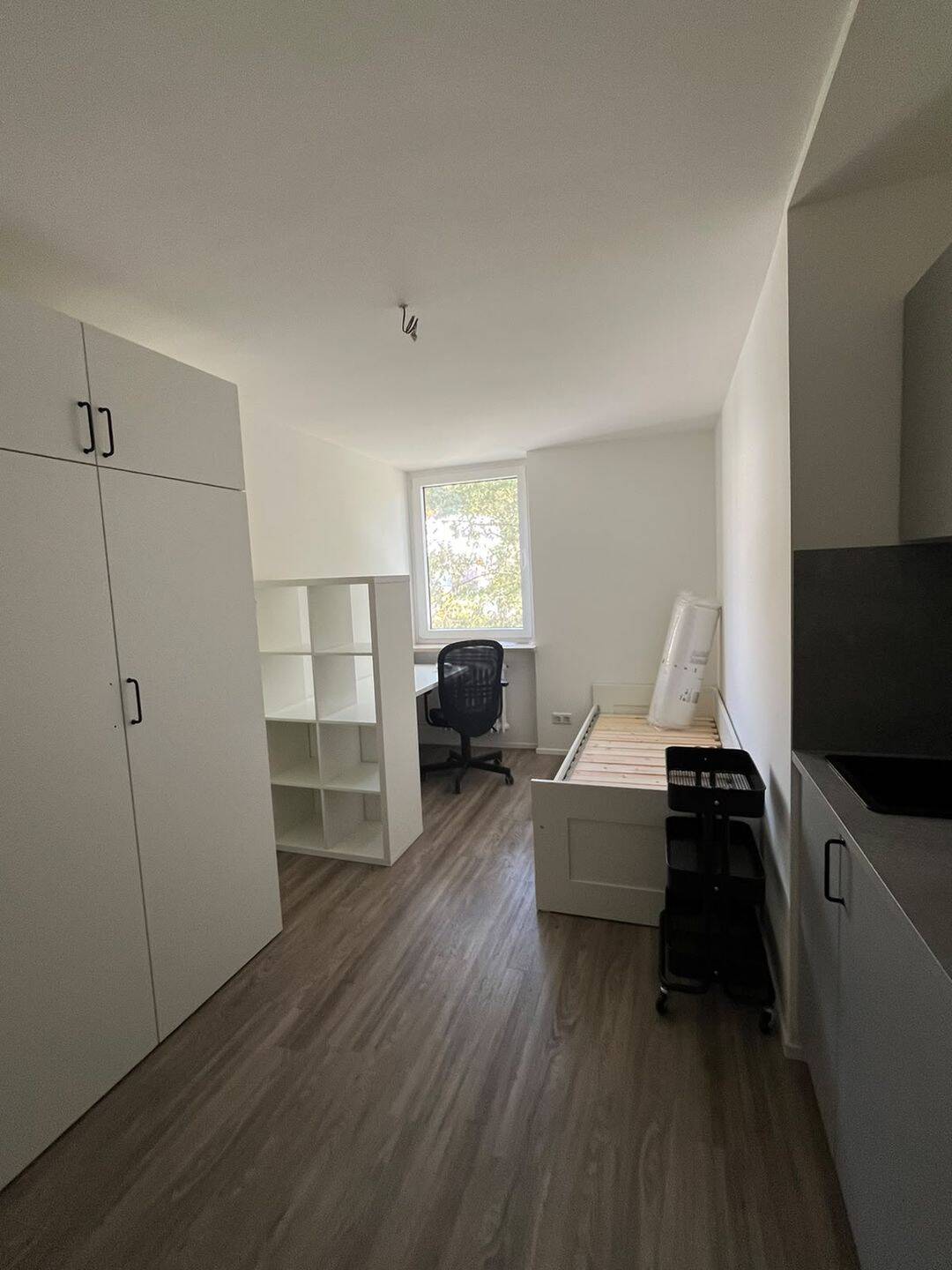 Modern möbliertes Apartment nach vollständiger Sanierung, 91054 Erlangen (Burgberg Erlangen-Nord Erlangen-Ost Innenstadt Sieglitzhof)