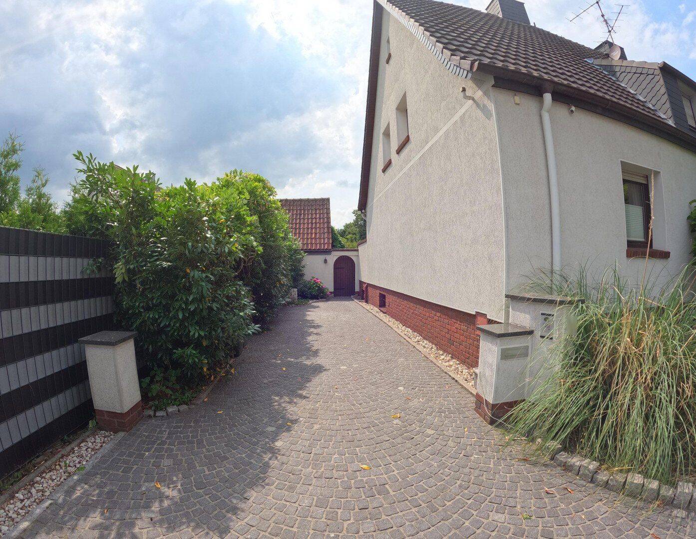 Gepflegte Doppelhaushälfte in Duisburg-Bergheim, 47228 Duisburg (Bergheim Friemersheim Hochemmerich Winkelhausen)