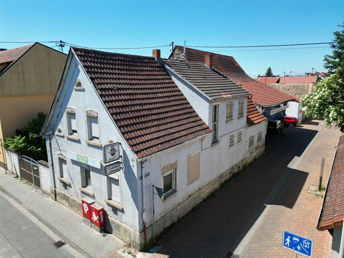 Große Scheune mit Ausbaupotenzial und Wohnhaus auf ca. 722 m² Grundstück in Böhl-Iggelheim, 67459 Böhl-Iggelheim